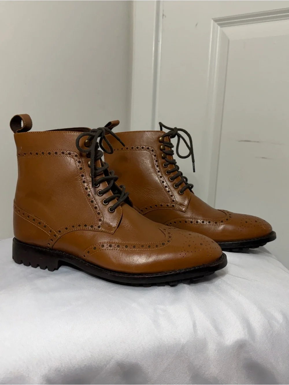 Men's Tan Leather Brogue Chukka Boots with Lace-Up Closure
